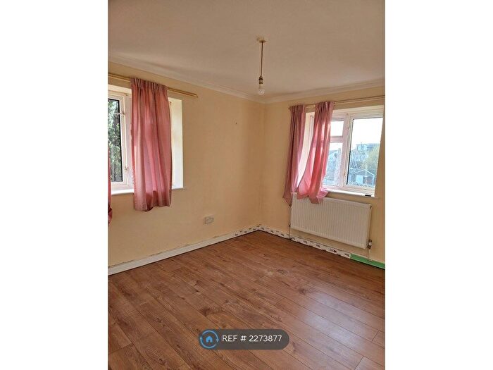 2 Bedroom Flat To Rent In Bradfield Drive, Barking, IG11