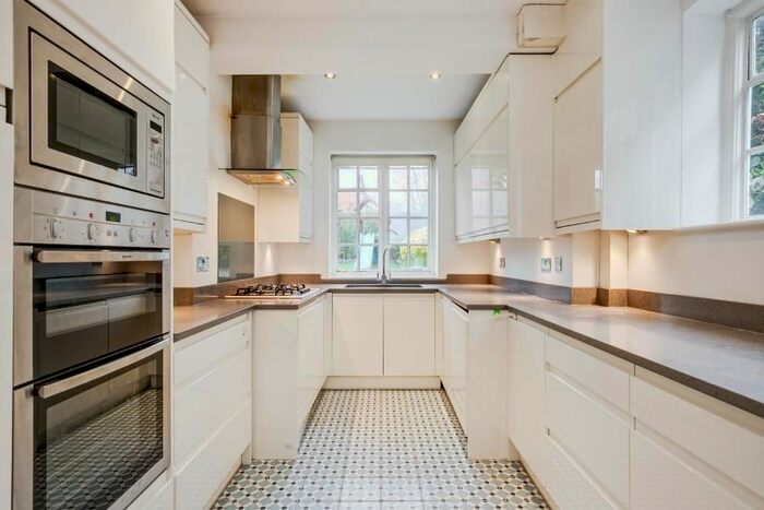 4 Bedroom Property To Rent In The Leys, Hampstead Garden Suburb, London, N2