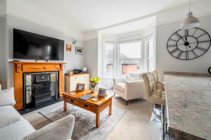 2 Bedroom Maisonette Flat To Rent In High Street, Woking, GU21