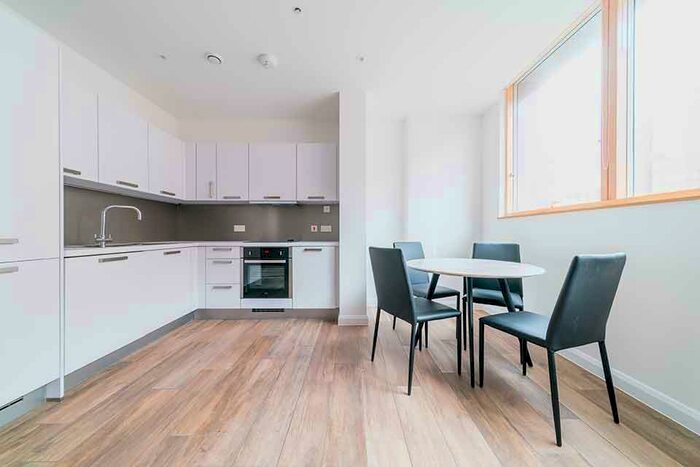 2 Bedroom Apartment To Rent In Queen Street, Maidenhead, SL6