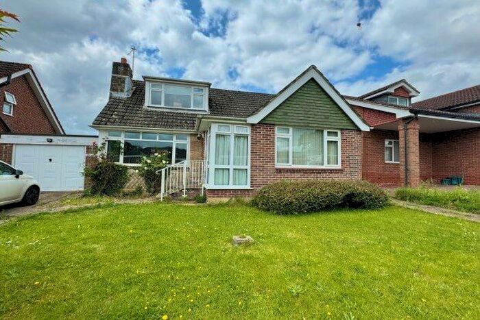 3 Bedroom Bungalow To Rent In Pern Drive, Southampton, SO30