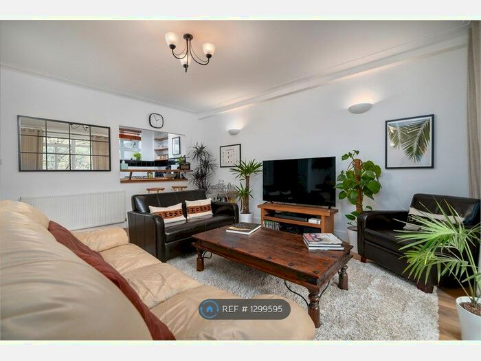 1 Bedroom Flat To Rent In Sheen Road, Richmond TW9