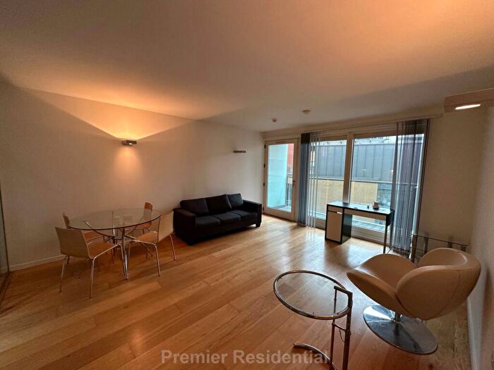 2 Bedroom Apartment To Rent In City Road, Manchester, M15