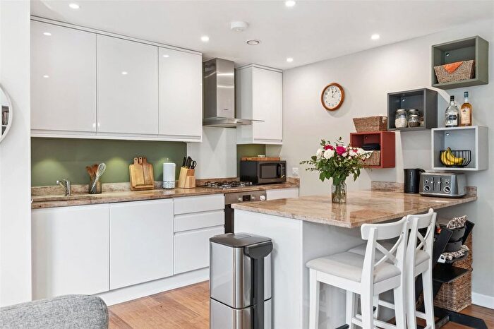 2 Bedroom Flat For Sale In Callington Mews, Twickenham, TW2