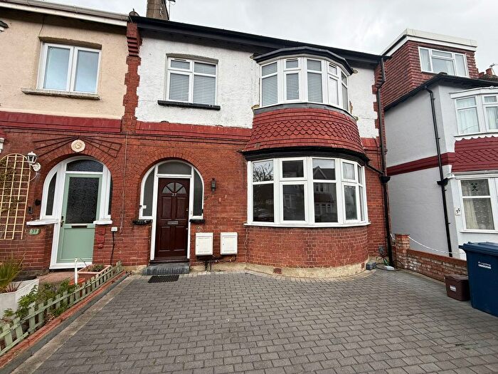 1 Bedroom Flat To Rent In Clifton Road, Finchley Central, N3