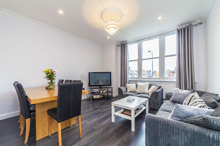 2 Bedroom Apartment To Rent In Upper Richmond Road West, London, SW14