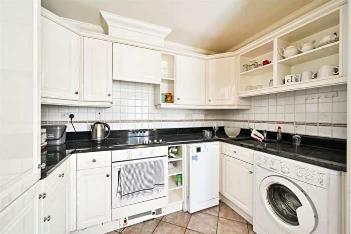 2 Bedroom Flat To Rent In Milton House, Little Britain, London, EC1A