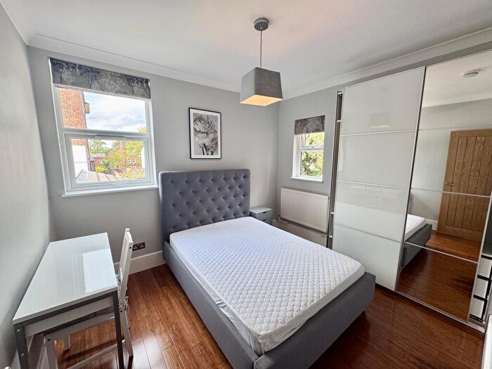 2 Bedroom Apartment To Rent In Gedling Grove, Arboretum, NG7