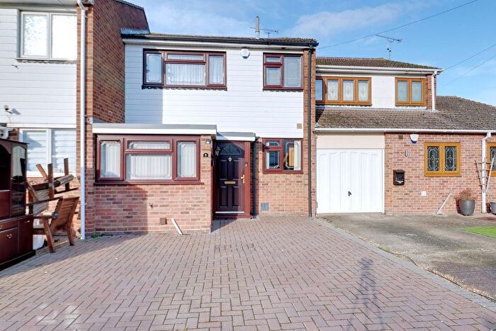 3 Bedroom Terraced House For Sale In Greenacres Close, Rainham, RM13