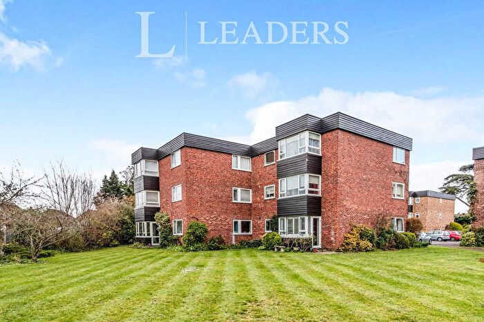 2 Bedroom Flat To Rent In Mount Felix, Walton-on-Thames, KT12