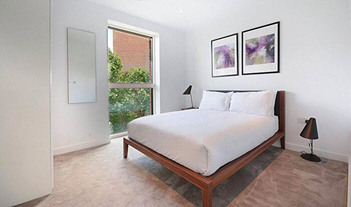 2 Bedroom Flat To Rent In Rodney Road, Elephant And Castle, London, SE17