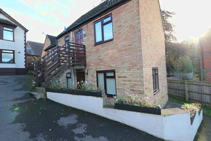 1 Bedroom Flat To Rent In Priory Avenue, High Wycombe, HP13