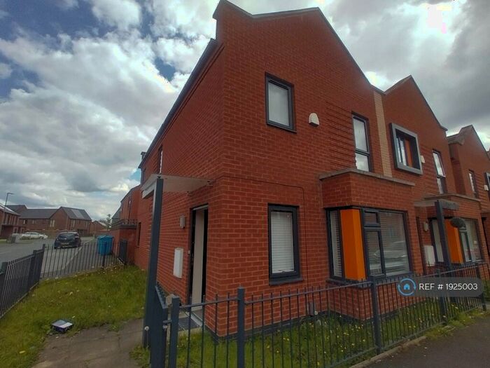 3 Bedroom Semi-Detached House To Rent In Athole Street, Salford, M5