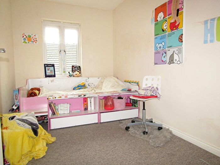 2 Bedroom Flat For Sale In Akers Court High Street, Waltham Cross, EN8