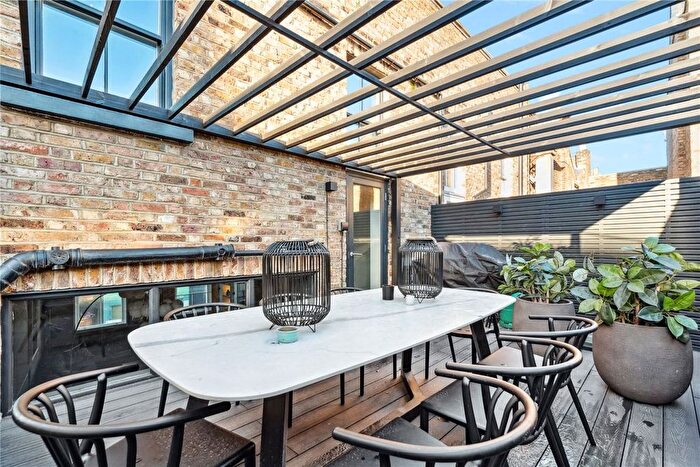 2 Bedroom Flat To Rent In Dunworth Mews, London, W11