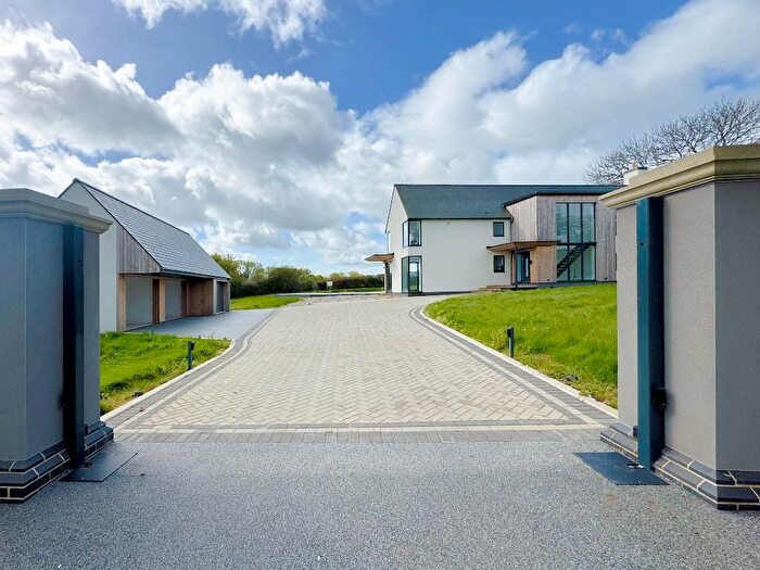 5 Bedroom Detached House For Sale In Arnolds Hill, Trowbridge, BA14