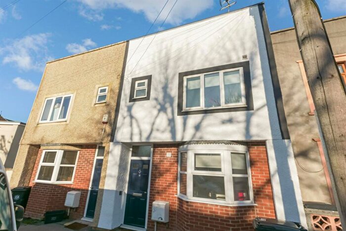 3 Bedroom Terraced House To Rent In Bedroom Terraced House In Staple Hill Road, Fishponds, BS16