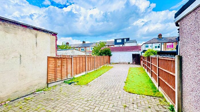 4 Bedroom Terraced House To Rent In Staines Road, Ilford, IG1