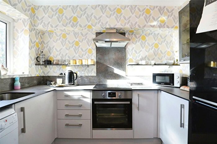 2 Bedroom Flat For Sale In Scholars Court, Stratford-Upon-Avon, CV37