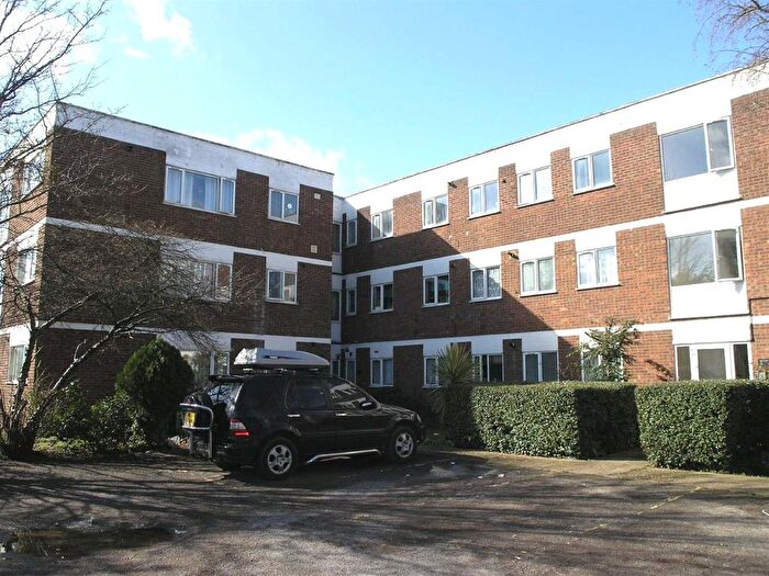 1 Bedroom Flat To Rent In Hanworth Road, Hounslow, TW4