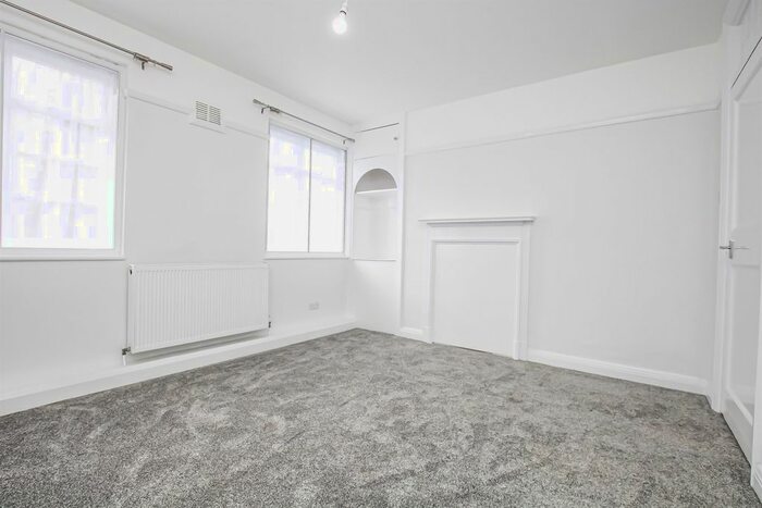 3 Bedroom Flat To Rent In Lyttleton Court, Lyttelton Road, Hampstead Garden Suburb, N2