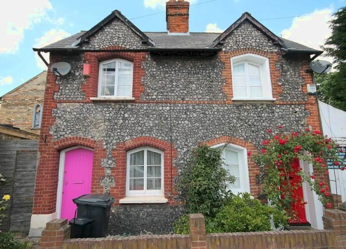 2 Bedroom End Of Terrace House To Rent In Coventry Road, London, SE25