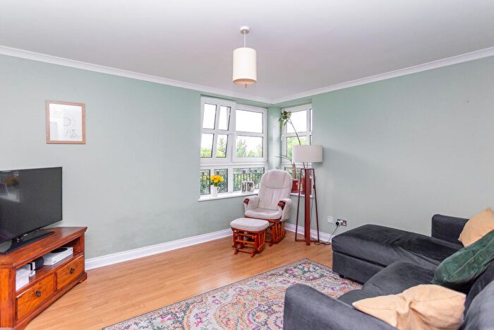 2 Bedroom Flat For Sale In / Springfield Street, Edinburgh, EH6
