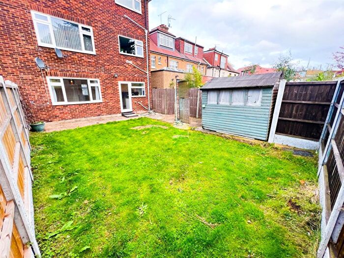 2 Bedroom Flat To Rent In Connaught Avenue, London, E4