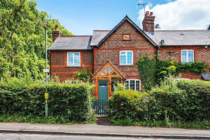 3 Bedroom End Of Terrace House For Sale In Hurst Green Road, Oxted, RH8