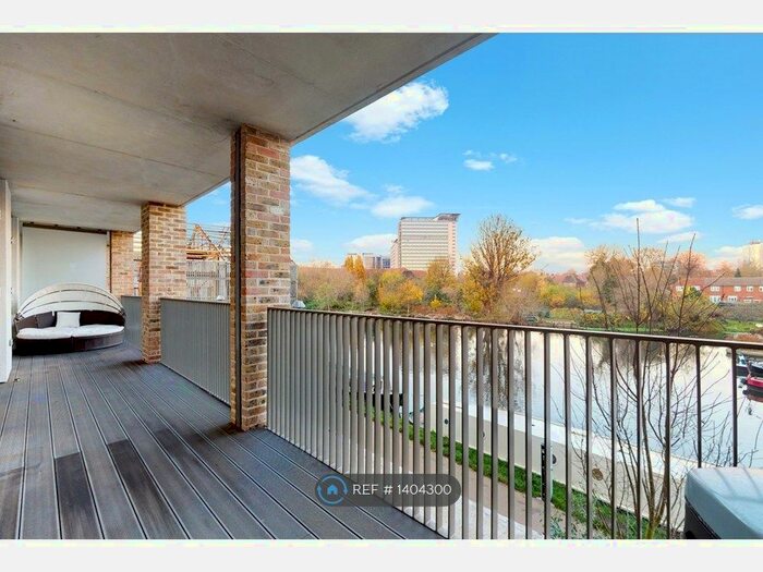 2 Bedroom Flat To Rent In Copland Court, London, TW8