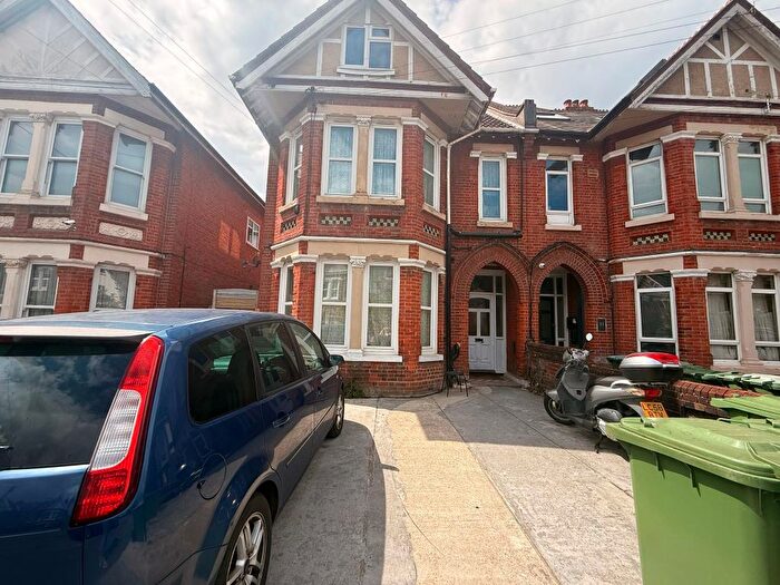 1 Bedroom Flat To Rent In Thornbury Avenue, Southampton, SO15