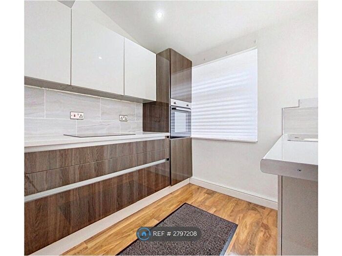 3 Bedroom Terraced House To Rent In Heys Lane, Darwen, BB3