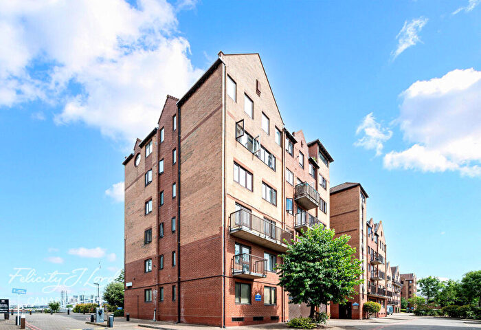 2 Bedroom Flat For Sale In Frans Hals Court, Amsterdam Road, London, E14