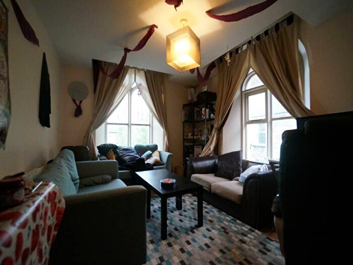 1 Bedroom Apartment To Rent In York Place, Bangor, LL57