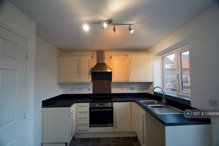 3 Bedroom Semi-Detached House To Rent In Pennwell Garth, Leeds, LS14