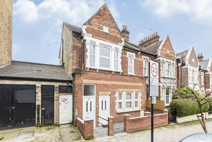 3 Bedroom Flat To Rent In Mount Ephraim Road, Streatham, SW16