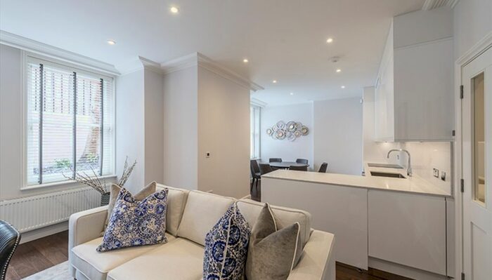 3 Bedroom Flat To Rent In Hamlet Gardens, London, W6