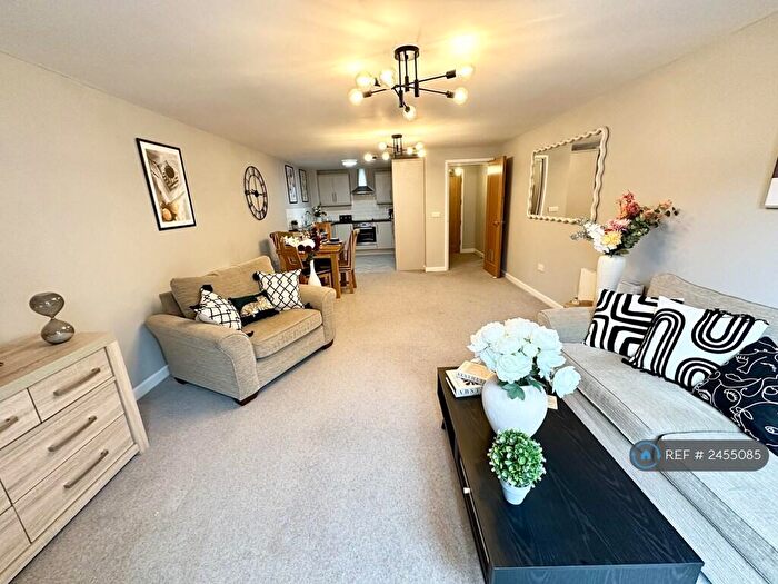 1 Bedroom Flat To Rent In Havelock Square, Swindon, SN1