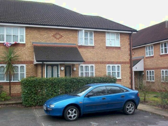 2 Bedroom Flat To Rent In Worcester Gardens, SL1