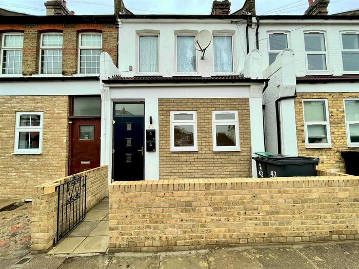 3 Bedroom Flat To Rent In Eldon Road, Wood Green, N22