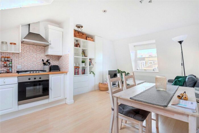 2 Bedroom Flat To Rent In Dafforne Road, London, SW17