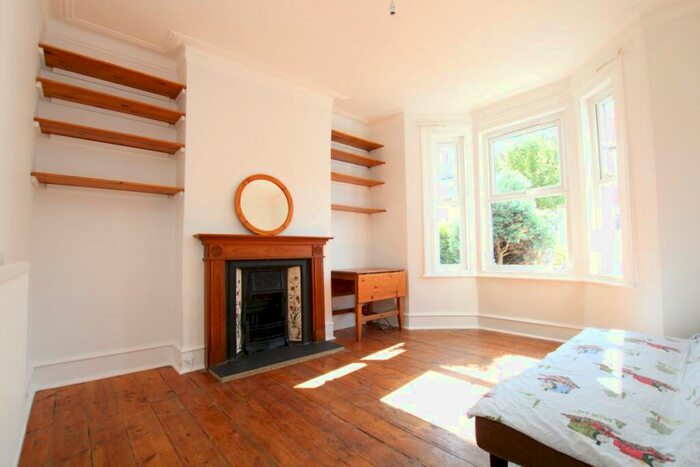 2 Bedroom Flat To Rent In Osborne Road, Willesden Green, NW2