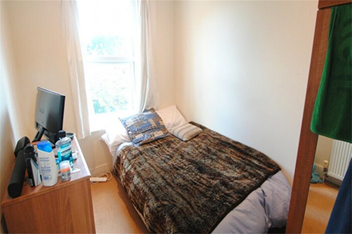 2 Bedroom Flat To Rent In Bedroom Second Floor Flat In Meyrick Park, BH3