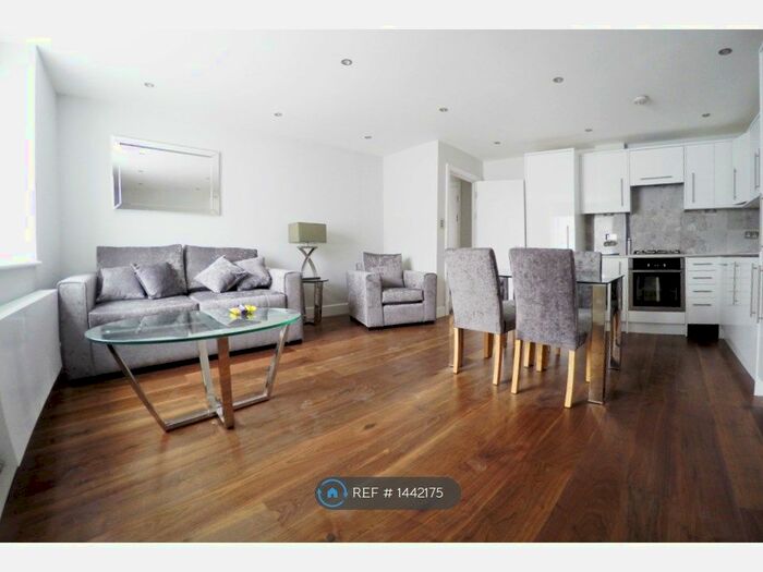 2 Bedroom Flat To Rent In The Glasshouse, London, SW19