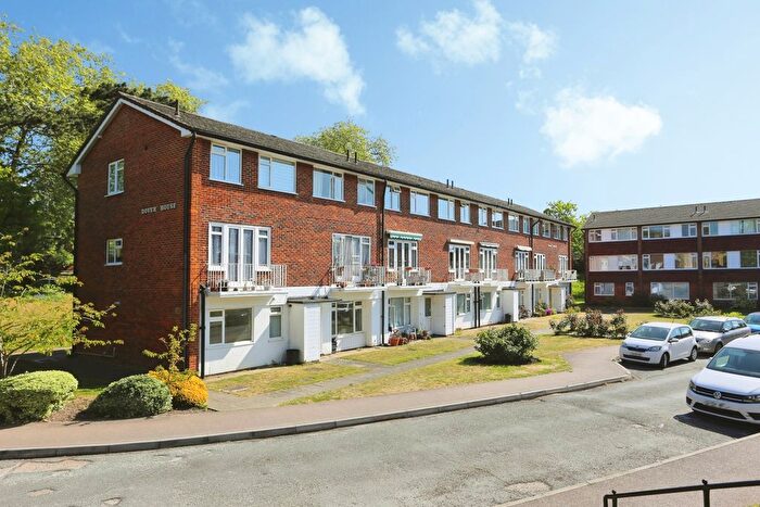 2 Bedroom Flat For Sale In Abbey Park, Beckenham, Kent, BR3