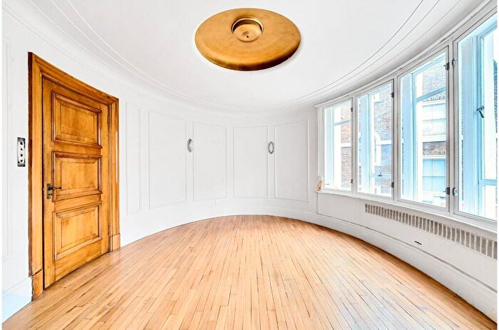 1 Bedroom Apartment For Sale In St John Street, Clerkenwell, London, EC1V