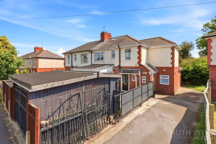 6 Bedroom Semi-Detached House For Sale In Barnsley Road, Hemsworth, Pontefract, WF9