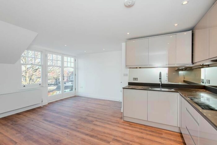 2 Bedroom Flat To Rent In Queens Avenue, London, N10