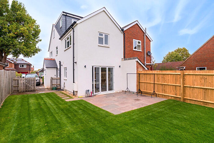 3 Bedroom Semi Detached House For Sale In Broadwell Road, Wrecclesham, Farnham, GU10