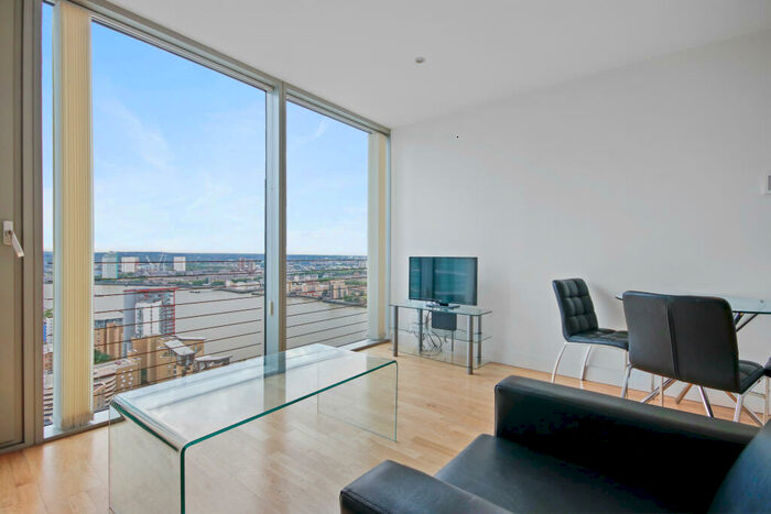 1 Bedroom Flat To Rent In The Landmark, Canary Wharf, E14